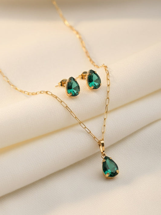 Emerald Green Pear-Cut Solitaire Set